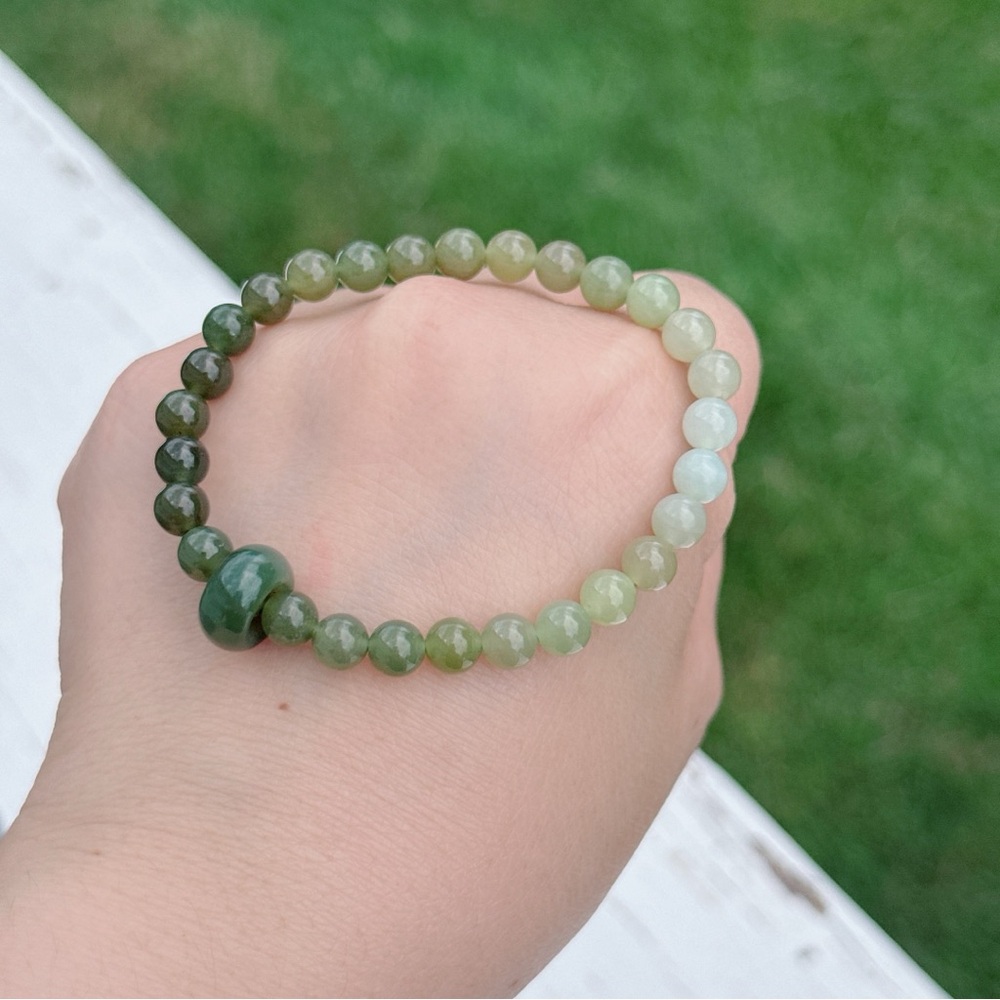 GB21 Handmade Jade Stretchable Bracelet